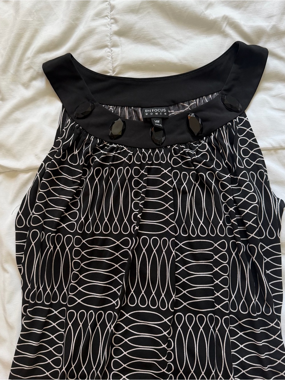 Enfocus Studio Black and White Geometric Jewel-Neck Sleeveless Camisole
